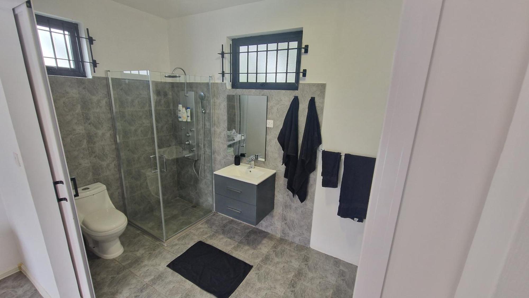 Luxury 3 Bed - Villa